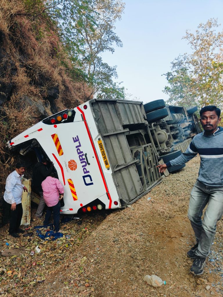 ताम्हिणी घाटात बस अपघातात पाच जणांचा मृत्यू