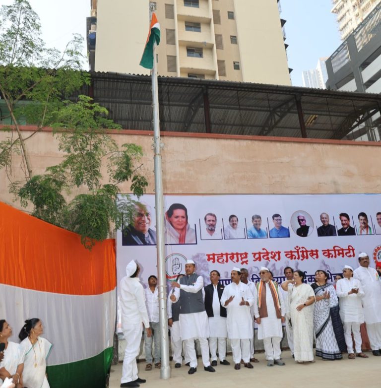 झोपेचे सोंग घेतलेल्या निवडणूक आयोग व सरकारला जागे करा: नाना पटोले