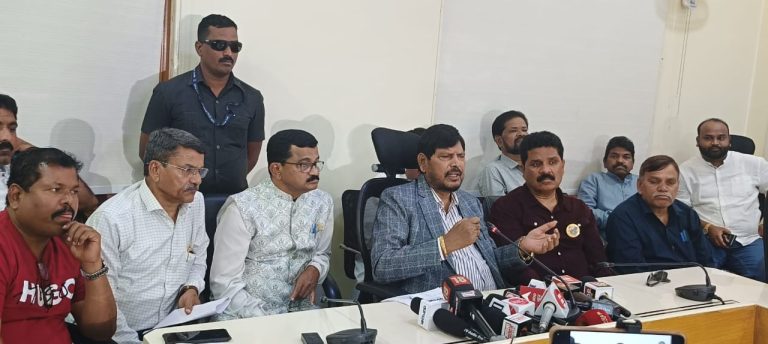 पुण्याचे महापौरपद आऱपीआयला मिळावे : केंद्रीय राज्यमंत्री आठवले