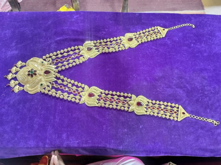 पीएनजी ज्वेलर्सतर्फे दगडूशेठ गणपती चरणी १ किलोचा ‘कमळ हार’अर्पण