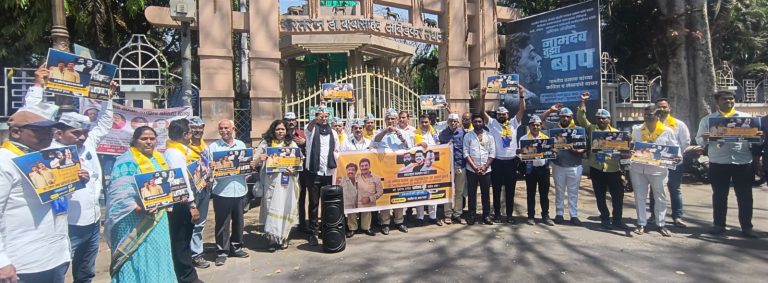 धनंजय मुंडे यांना सहआरोपी करा, आम आदमी पार्टीच्याचे आक्रोश आंदोलन