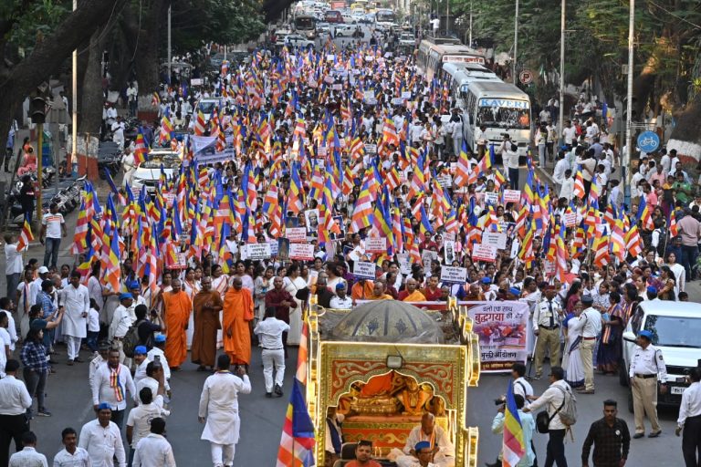 महाबोधी महाविहार मुक्ती आंदोलनाच्या पाठिंब्यासाठी पुण्यात बौद्ध अनुयायांचा विराट मोर्चा