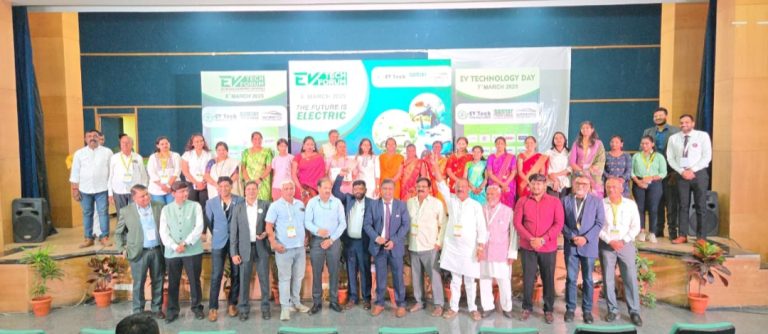 पिंक रिक्षा चालक कष्टकरी महिलांना मिळाले आंतरराष्ट्रीय व्यासपीठ