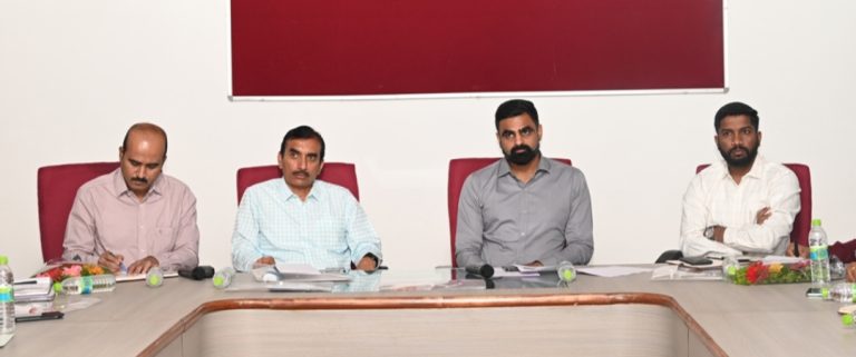 केळी, अंजीर, आंबा, स्ट्रॉबेरीसह तेलबियावर्गीय पिकांचे लागवड क्षेत्र वाढवणार : जिल्हाधिकारी जितेंद्र डूडी