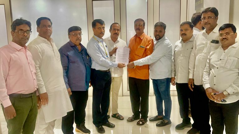 पुणे शहरातील रस्त्यांच्या समस्यांवर काँग्रेस आक्रमक