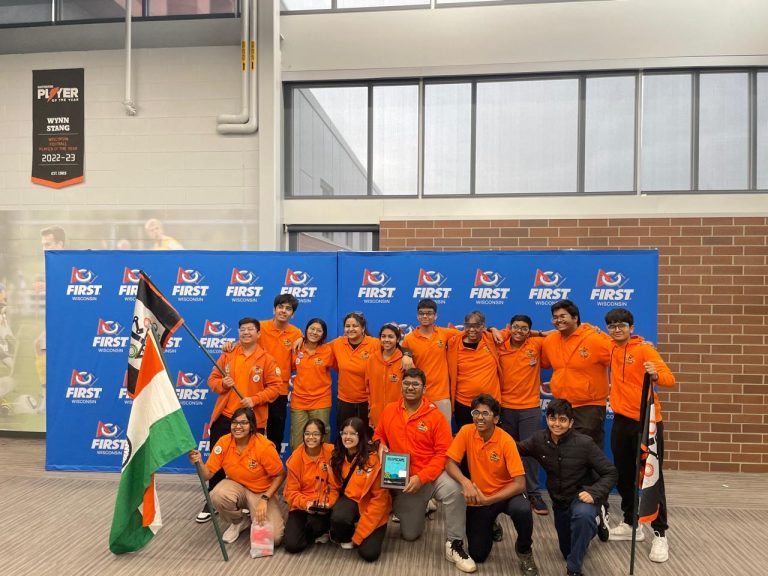 भारतीय विद्यार्थी रोबोटिक्स टीम ह्यूस्टनच्या वर्ल्ड चॅम्पियनशिपसाठी रवाना