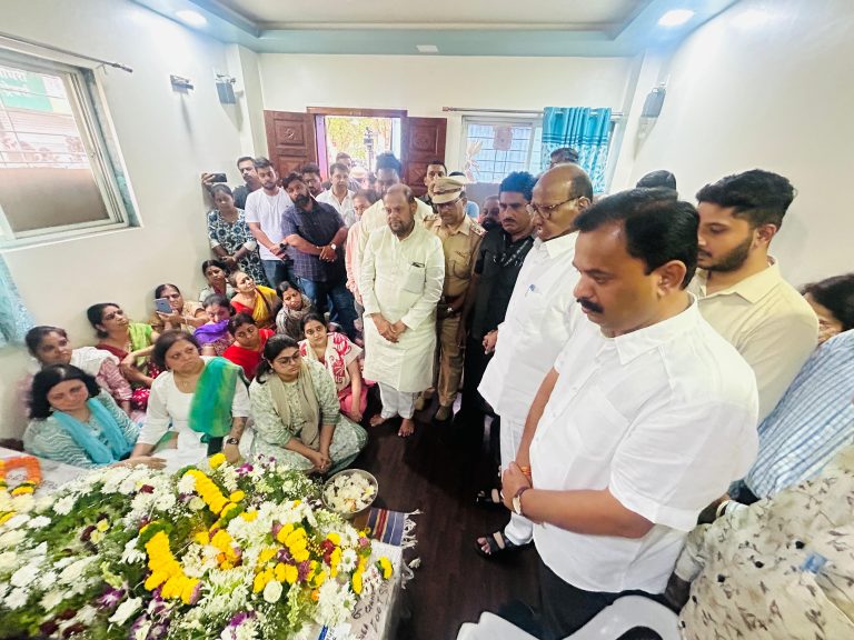 शरद पवार यांनी घेतले कौस्तुभ गणबोटे यांचे अंत्यदर्शन; आम्ही टिकल्या काढून टाकल्या.. मोठं मोठ्याने अजान वाचली…संगीता गणबोटे यांनी सांगितला थरारक अनुभव