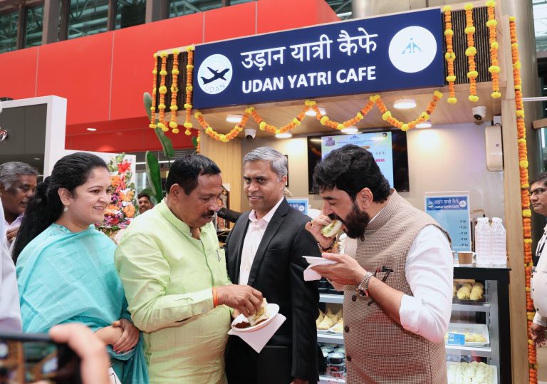 पुणे विमानतळावर आता १० रुपयांत चहा, २० रुपयांत वडापाव