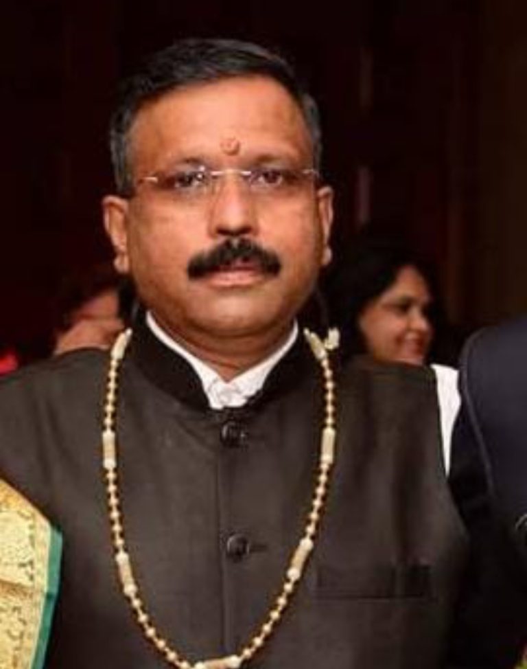 हॉटेलच्या बाहेर बसलेल्या कौस्तुभ यांना गोळी लागल्यावर मोठ्या प्रमाणात रक्तस्राव झाला… अर्धा तास मिळाली नाही मदत..