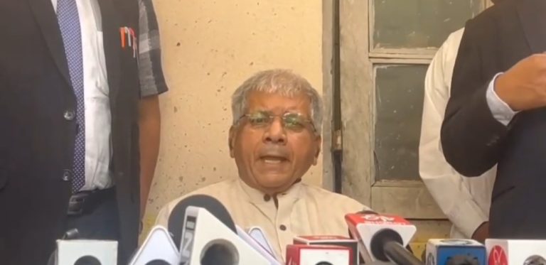 भीमा कोरेगाव चौकशी आयोगासमोर शरद पवारांचे पत्र सादर करा; ॲड. प्रकाश आंबेडकरांची मागणी