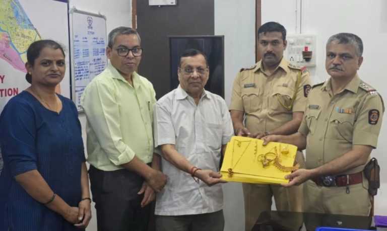 पनवेल शहर पोलीस ठाण्याचे वपोनि नितीन ठाकरे यांच्या प्रयत्नांना यश; २७ वर्षांपूर्वी चोरीला गेलेले सोने मिळाले परत