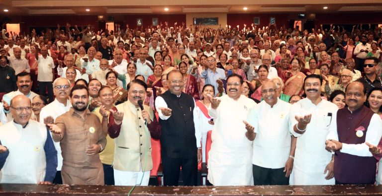 हास्ययोग चळवळ समाजाला सकारात्मक, सुदृढ बनवतेय; चंद्रशेखर बावनकुळे यांचे प्रतिपादन