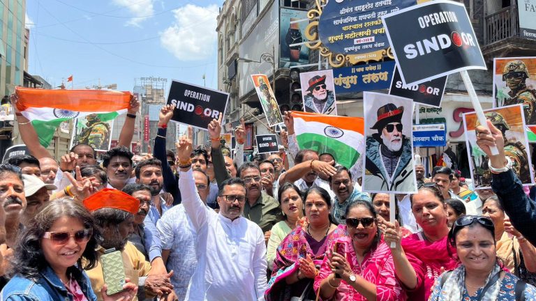 मिशन सिंदूर’चा विजयोत्सव: श्रीमंत दगडूशेठ गणपतीसमोर महाआरती