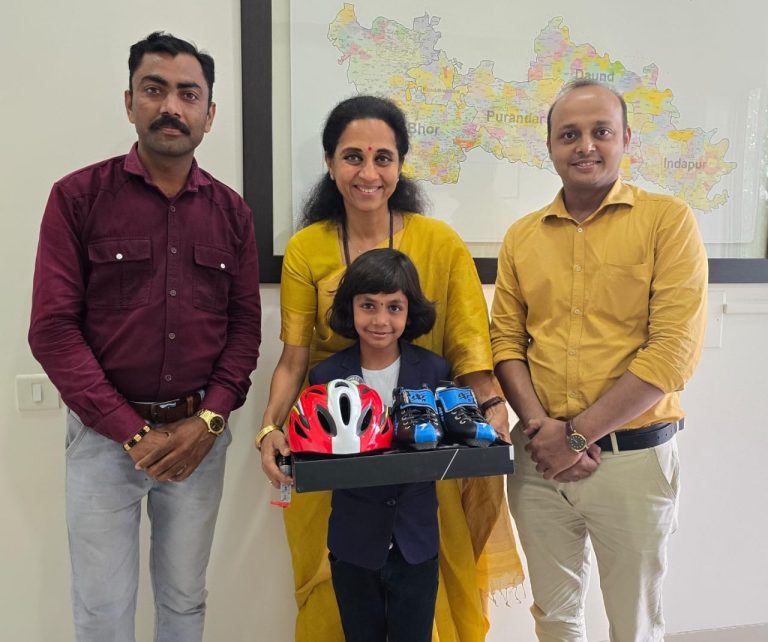 गिनीज रेकॉर्ड होल्डर मनस्वीच्या पाठीवर खासदार सुप्रिया सुळे यांची शाबासकीची थाप