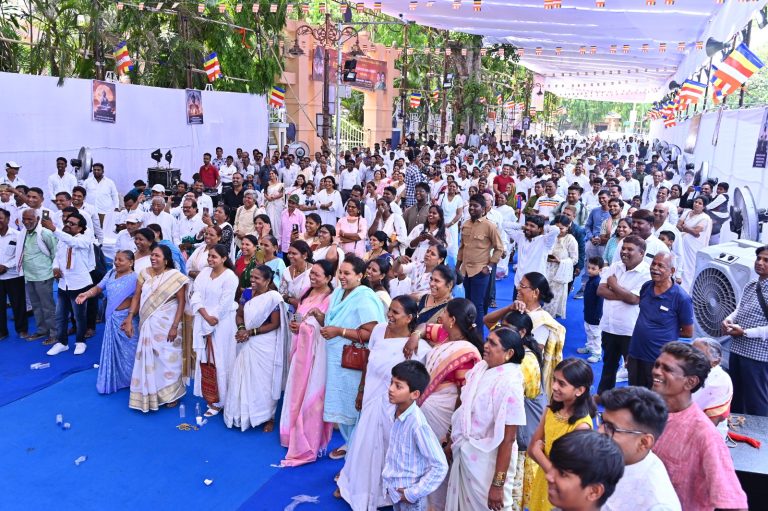 बुद्ध पौर्णिमेनिमित्त मंगलमय वातावरणात रंगली धम्म पहाट