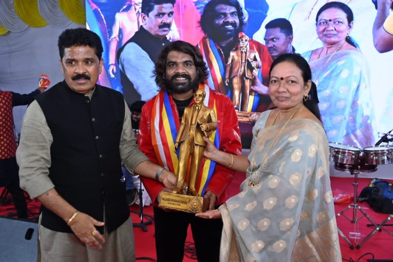 बुद्ध पौर्णिमेनिमित्त आयोजित ‘तूफानातील दिवे’ कार्यक्रमाने पुणेकर मंत्रमुग्ध