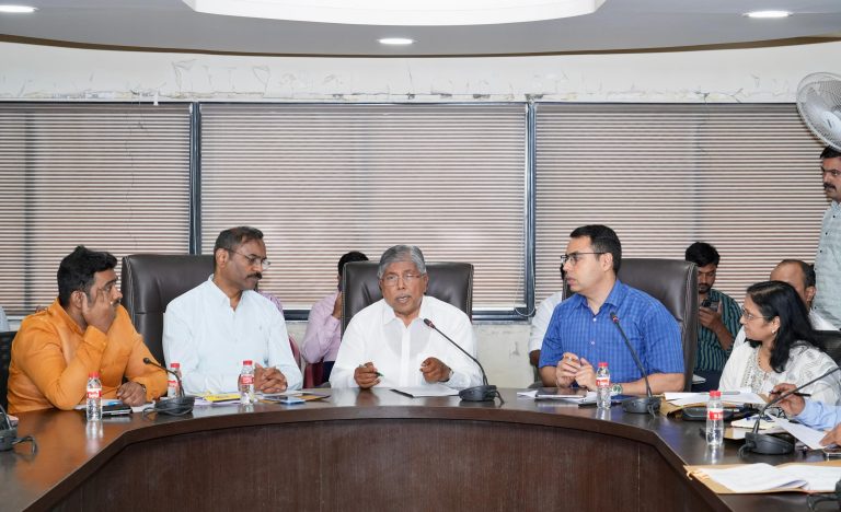 कोथरूडसह पुण्यात कुठेही पाणी साचू नये याची दक्षता घ्या; आमदार चंद्रकांतदादा पाटील यांचे अधिकाऱ्यांना निर्देश