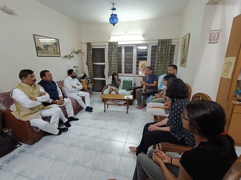 ज्येष्ठ खगोलशास्त्रज्ञ डॉ. जयंत नारळीकर यांच्या कुटुंबाबियांचे उपमुख्यमंत्री एकनाथ शिंदे यांच्याकडून सांत्वन