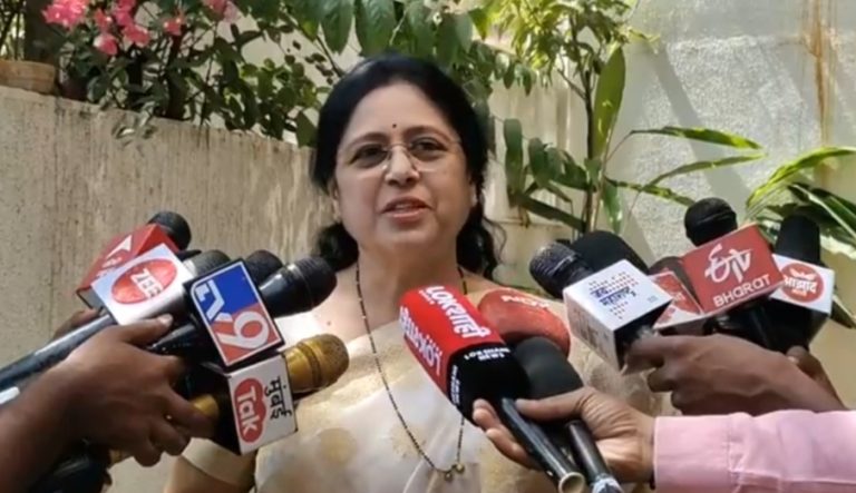 अजित पवारांची ‘उद्घाटन’घाई; खासदार मेधा कुलकर्णींची नाराजी