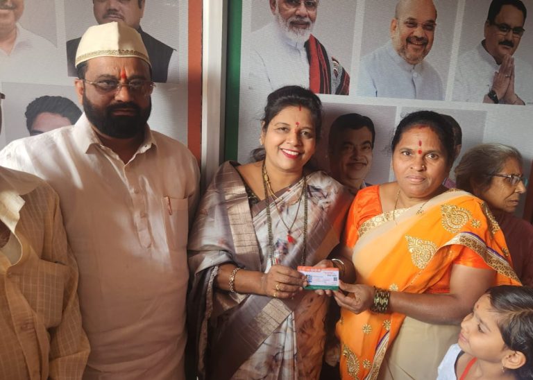 कात्रज परिसरातील ५ हजार नागरिकांना आयुष्मान भारत कार्डांचे वाटप