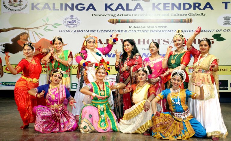 वैविध्यपूर्ण, मनमोहक नृत्याविष्कारांनी सजला ‘रज महोत्सव’