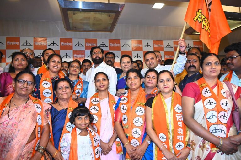 पुणे, चंद्रपूर, नंदुरबार, धाराशीव जिल्ह्यात उबाठा गटाला खिंडार