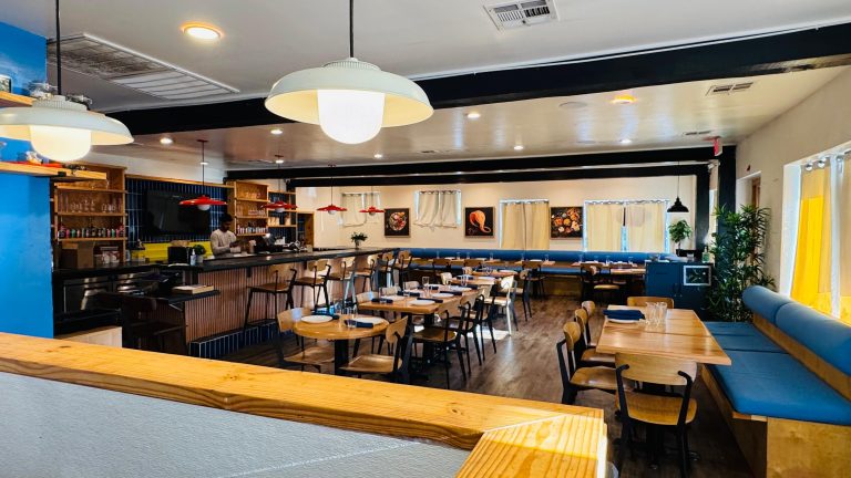 महाराष्ट्रातील तीन तरुणांचा अमेरिकेत डंका; दोन वर्षांत 5 रेस्टॉरंट!