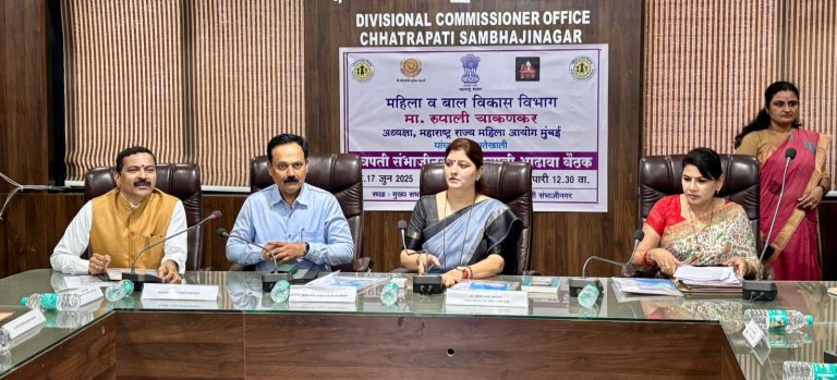 ऊसतोडणी कामगार महिलांच्या आरोग्याची काळजी घेण्यासाठी आरोग्य मित्र उपक्रम; राज्य महिला आयोगाच्या अध्यक्षा रुपाली चाकणकर यांची माहिती