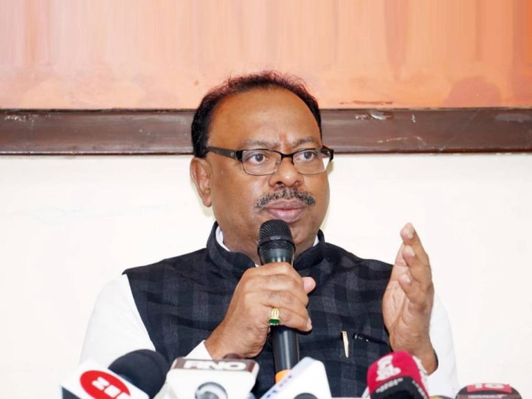 अपमानास्पद वागणूक देणाऱ्या अधिकाऱ्याच्या चौकशीचे आदेश : चंद्रकांत बावनकुळे यांनी दिले आदेश