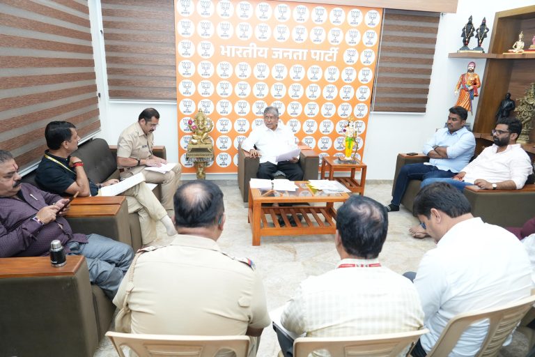 वाहतूक कोंडीमुक्त कोथरूडसाठी इनस्पेक्शन, ॲक्शन आणि एक्झिक्यूशन त्रिसूत्रीवर काम करा : चंद्रकांतदादा पाटील यांचे निर्देश