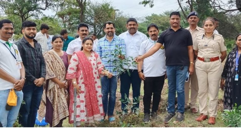 ड्रीम युवा सोशल फाउंडेशन संचलित उरुळी कांचन स्वच्छता अभियान ग्रुपच्या देशी वृक्षाची लागवड