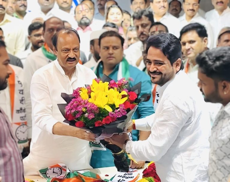 काँग्रेसला पुन्हा धक्का : रोहन सुरवसे पाटीलसह अनेक कार्यकर्ते राष्ट्रवादी काँग्रेसमध्ये