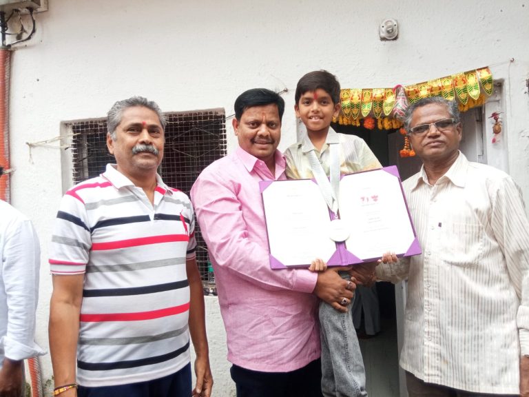 कबीरच्या पाठीवर कौतुकाची थाप, एकता सेवा प्रतिष्ठानच्या वतीने कबीरचा यथोचित सन्मान