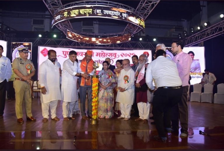 आबा बागुल यांच्या पुणे नवरात्र महोत्सवाचे उद्घाटन महसूल मंत्री चंद्रशेखर बावनकुळे यांच्या हस्ते