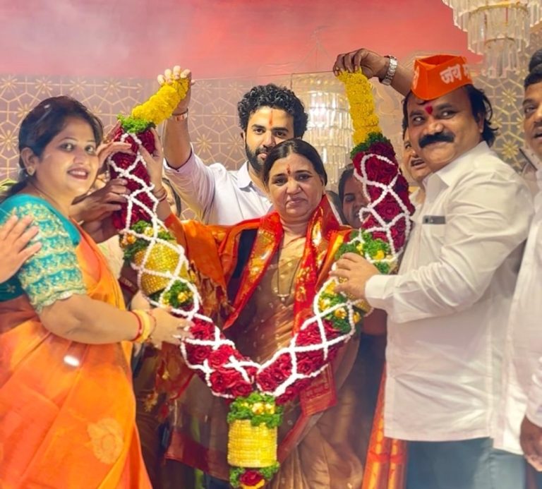 आई तुळजाभवानी प्रतिष्ठान आयोजित नवरात्र उत्सवात राज्यमंत्री माधुरी मिसाळ यांची उपस्थिती; तरुणाईमध्ये रास दांडियाचा उत्साह