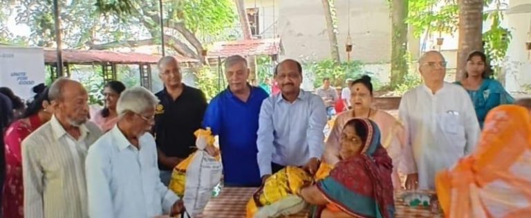 ४५१ दृष्टीबाधित व्यक्तींना दिवाळी शिधा वाटप