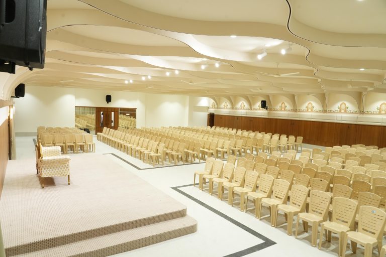 मंत्री चंद्रकांतदादा पाटील यांचा पुढाकाराने म्हातोबा देवस्थानच्या सभागृहाचे रुपडेच पालटले