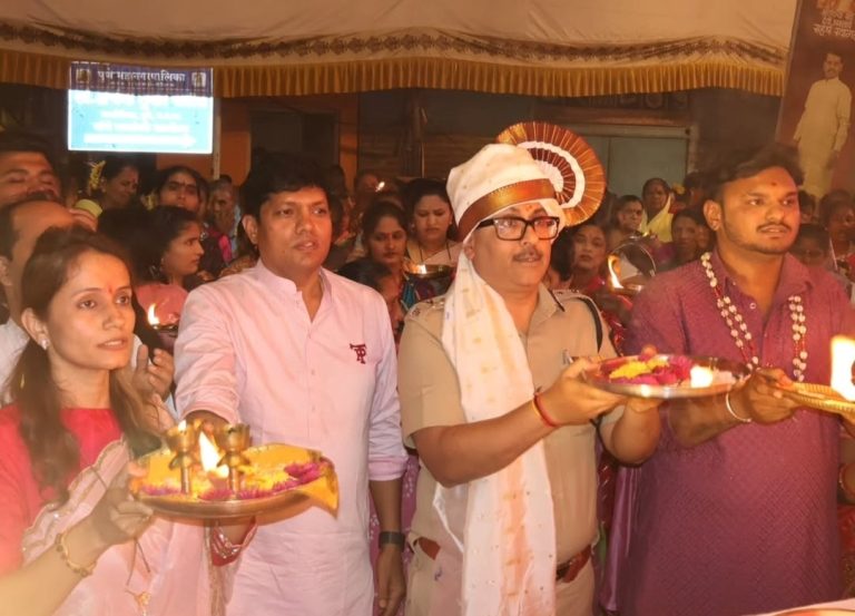 पुणे पोलीस आयुक्तांच्या उपस्थितीने गाजला अशोक तरुण मंडळाचा महिला महाआरतीचा सोहळा
