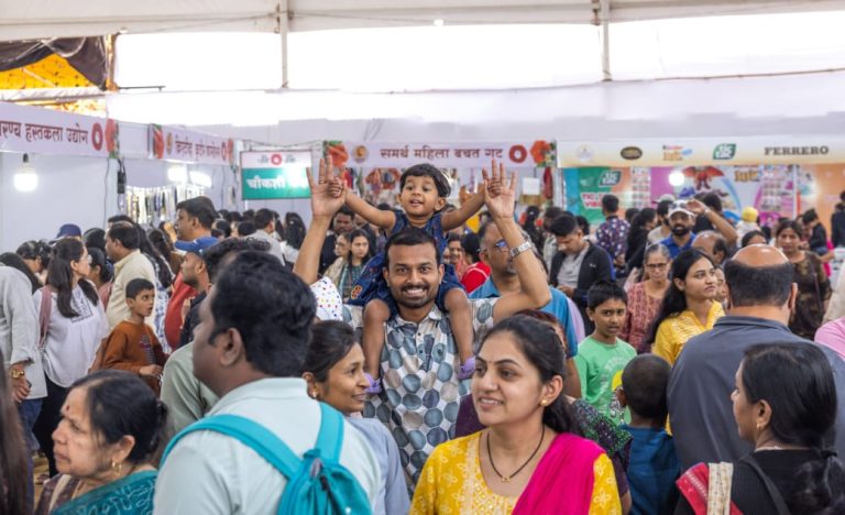 भीमथडी जत्रेच्या माध्यमातून महिलांची उद्योजकतेकडे वाटचाल; पुणेकरांची भीमथडीत खरेदीची लयलूट