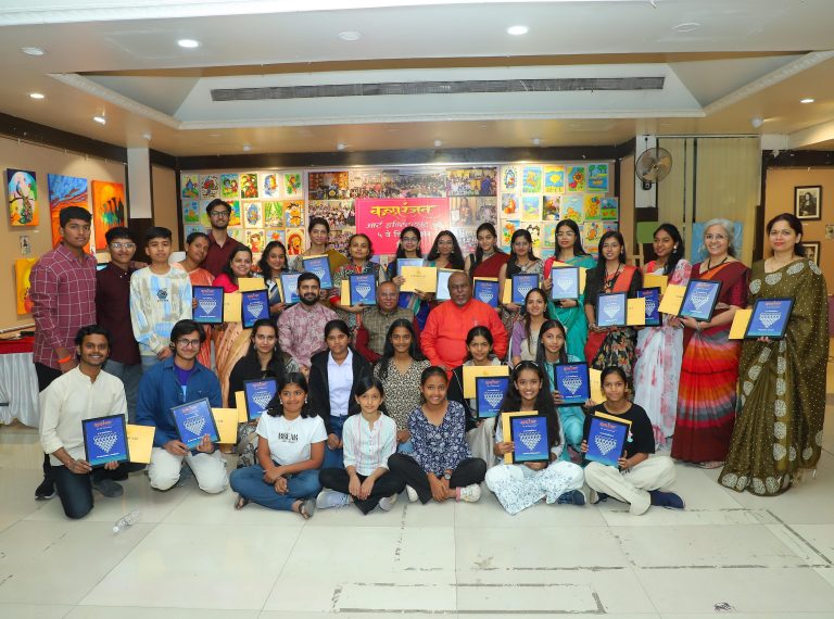 कलारंजन आर्ट इन्स्टिट्यूटच्या पाचव्या भव्य चित्रप्रदर्शनाला पुणेकरांचा उत्स्फूर्त प्रतिसाद