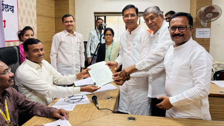 पुणेकर महायुतीला आशीर्वाद देणार, गणेश बिडकर यांनी भरला भाजपाकडून पहिला उमेदवारी अर्ज