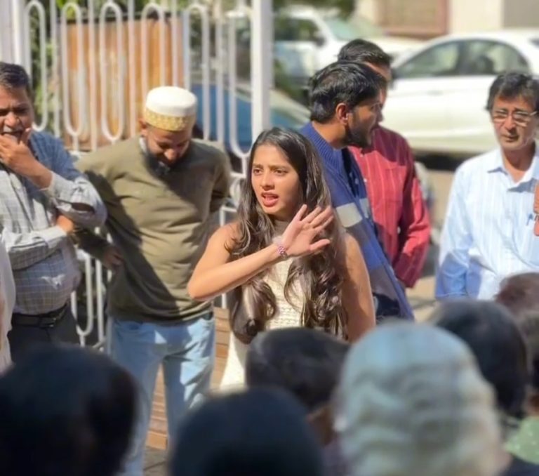 वडिलांसाठी लेक पूर्वा बिडकर मैदानात; प्रभाग २४ मध्ये जनसंवाद