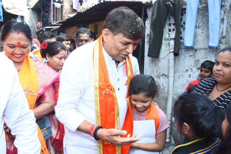 विद्यार्थांच्या  शिक्षणासाठी कटिबद्ध : आबा बागुल