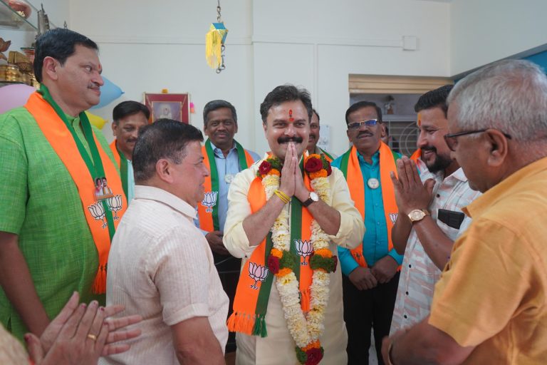 बाप्पु मानकर यांचा प्रभाग २५ मध्ये घरोघरी संपर्क दौरा