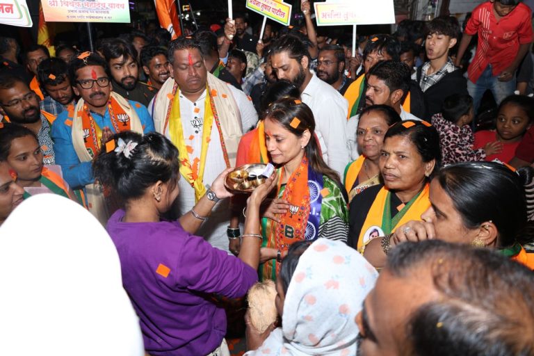 काशेवाडी-डायस प्लॉटच्या विकासासाठी कटिबद्ध; प्रचारादरम्यान अर्चना पाटील यांनी मांडला कामाचा लेखाजोखा