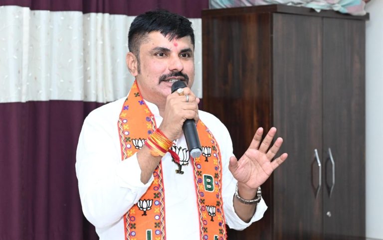 हातात कमळ, विकासाचं व्हिजन’; लहू बालवडकरांच्या प्रचाराला प्रभाग ९ मध्ये उस्फूर्त प्रतिसाद