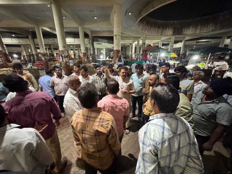 ऐतिहासिक महात्मा फुले मंडईतील समस्यांचे निराकरण प्राधान्याने करणार : राघवेंद्र बाप्पू मानकर