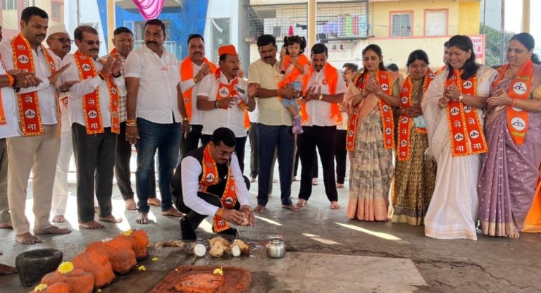 विकासाचा निर्धार करून प्रमोद नाना भानगिरे यांनी फोडला प्रचाराचा नारळ