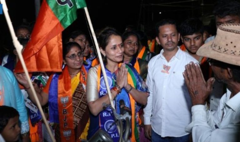 डायसप्लॉटच्या सर्व समस्या सोडविणार; अर्चना पाटील यांची ग्वाही