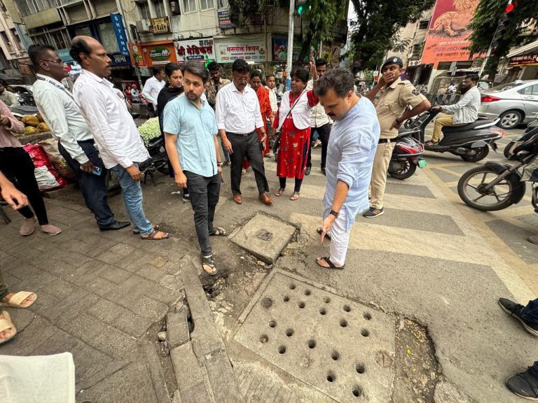 प्रभाग २५ मधील पावसाळी जलवाहिन्यांची अपूर्ण सफाई तातडीने पूर्ण करा; प्रभाग समिती अध्यक्ष राघवेंद्र बाप्पु मानकर यांच्या सूचना